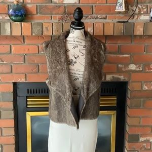 Velvet by Graham & Spencer faux fur vest M